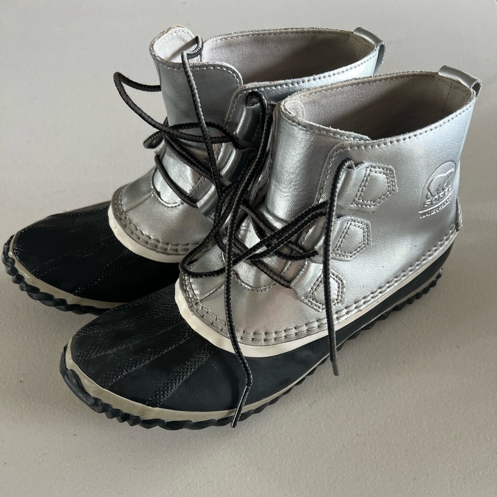 Women’s sorel booties size 8 EUC
